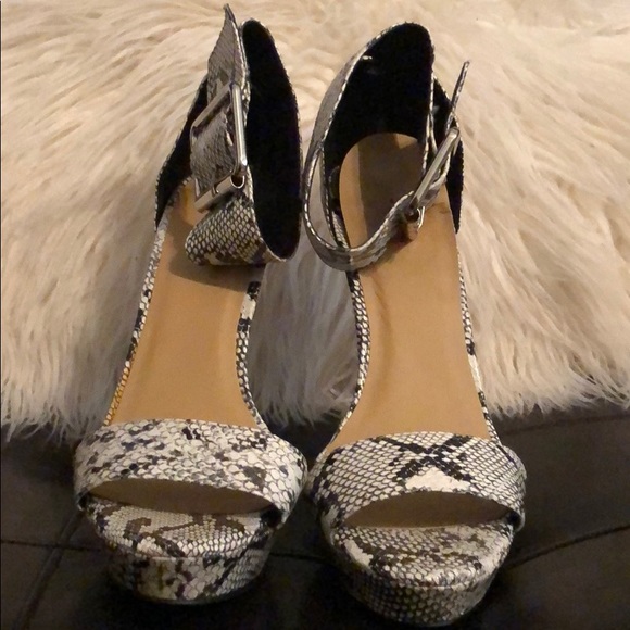 High heel shoes - Picture 2 of 5